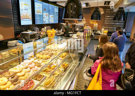 Rom, Italien, ca. November 2017: McCafe Kaffeehaus in Rom Stockfoto