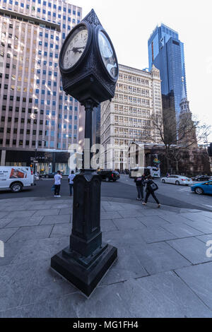 Rockefeller Clock on Broadway Street Lower Manhattan New York City Stockfoto