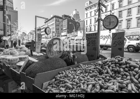 Für den Verkauf auf Street, Chinatown in New York. Stockfoto