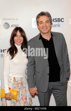 NEW YORK, NY - 21. April: Leslie Urdang und Jon Tenney die Premiere von "Die Möwe" während des Tribeca Film Festival 2018 BMCC Tribeca PAC o Teilnehmen Stockfoto