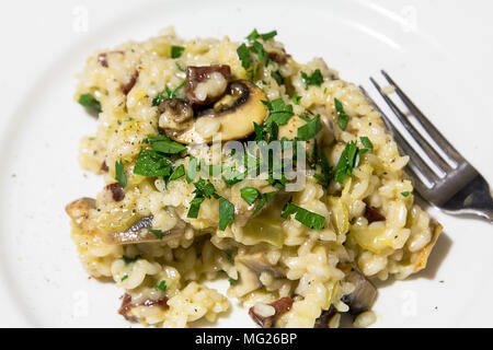 Pilz Risotto mit Petersilie Stockfoto