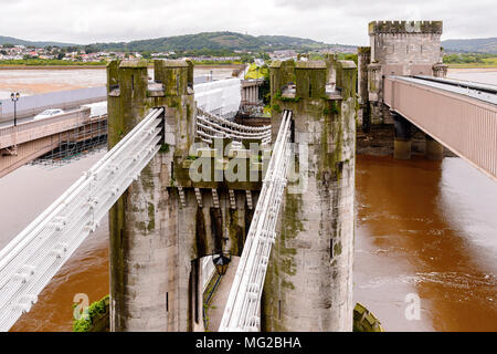 Bidge der Conway Castle ist eine mittelalterliche Festung in Conwy, Wales, UNESCO Weltkulturerbe Stockfoto