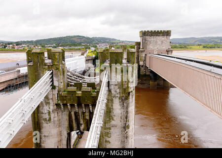 Bidge der Conway Castle ist eine mittelalterliche Festung in Conwy, Wales, UNESCO Weltkulturerbe Stockfoto