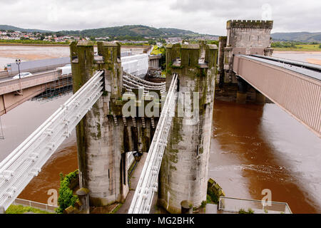 Bidge der Conway Castle ist eine mittelalterliche Festung in Conwy, Wales, UNESCO Weltkulturerbe Stockfoto