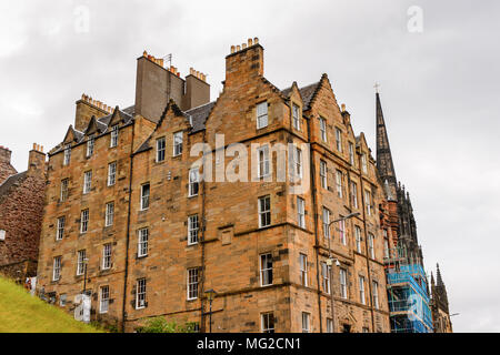 Architektur von Edinburgh, Schottland. Altstadt und Neustadt sind Weltkulturerbe der UNESCO Stockfoto