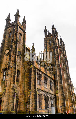 Architektur von Edinburgh, Schottland. Altstadt und Neustadt sind Weltkulturerbe der UNESCO Stockfoto