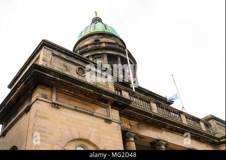 Architektur von Edinburgh, Schottland. Altstadt und Neustadt sind Weltkulturerbe der UNESCO Stockfoto