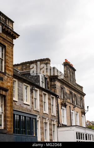 Architektur von Edinburgh, Schottland. Altstadt und Neustadt sind Weltkulturerbe der UNESCO Stockfoto