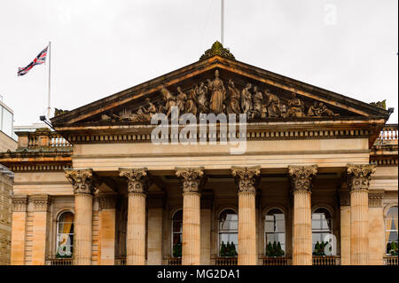 Architektur von Edinburgh, Schottland. Altstadt und Neustadt sind Weltkulturerbe der UNESCO Stockfoto