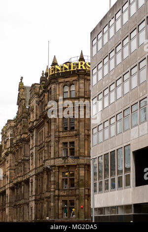 Architektur von Edinburgh, Schottland. Altstadt und Neustadt sind Weltkulturerbe der UNESCO Stockfoto