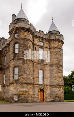 Frontcourt der Palast von Holyroodhouse, die offizielle Residenz des britischen Monarchen in Schottland Stockfoto
