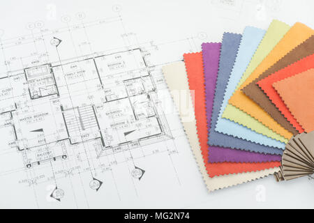 Close up Probe aus Stoff und architektonischen Zeichnung Papier Stockfoto