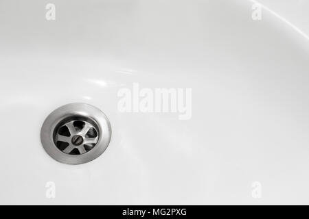 Blur Bild der Abfluss im Waschbecken, Nahaufnahme Foto zu entwässern, Abfluss im Waschbecken, saubere Konzept, Raum, Ort für Text, Waschbecken Stockfoto