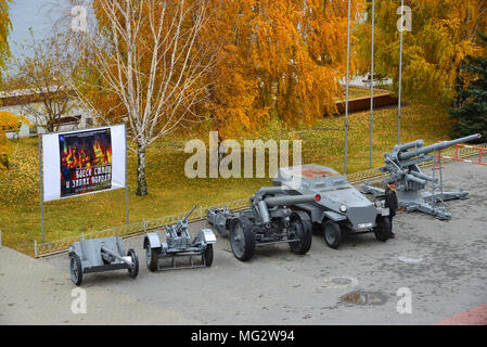 Wolgograd, Russland - November 01. 2016. Militärische Ausrüstung aus der Zeit des Zweiten Weltkrieges in der Nähe von Museum der Schlacht von Stalingrad Stockfoto