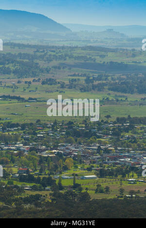 Tenterfield, der in New England Region von New South Wales, Australien, vom Berg Mackenzie Lookout gesehen. Stockfoto