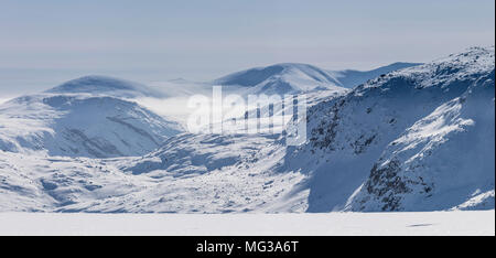 Panoramablick auf die Landschaft der Fjorde und Berge, Baffin Island, Nunavut, Arktis, Kanada Stockfoto