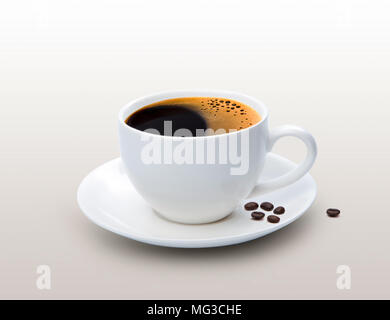 Espresso in weiße Tasse mit Teller oder Platte und ein paar Kaffeebohnen auf grauem Hintergrund Stockfoto