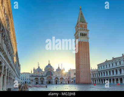 San Marco Platz bei Sonnenaufgang in Venedig, Italien Stockfoto