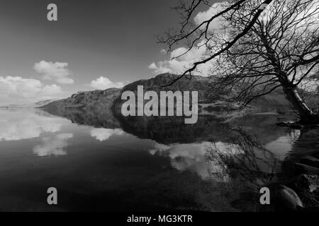 Frühling Blick auf Ullswater aus Glencoyne mit Platz fiel, Nationalpark Lake District, Cumbria County, England, Großbritannien Stockfoto