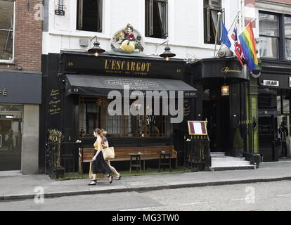 L'Escargot Restaurant von Marco Pierre White in der Griechischen Street, Soho, London, England, UK. L'Escargot Restaurant hat im Epizentrum von London. Stockfoto