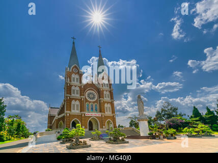 Architektur Heilige Kirche am Nachmittag, das ist die berühmte antike Architektur, wo andere Touristen in der alten spirituellen Kultur zieht Stockfoto