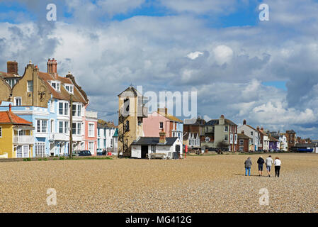 Das Meer und der Strand, Aldeburgh, Suffolk, England Großbritannien Stockfoto