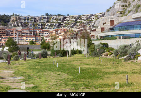 DUINO AURISINA, Italien - 14 April, 2018: Bereich Gras in den Badeort Portopiccolo, in der Nähe von Triest, Italien Stockfoto