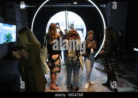 Die Kehrseite der VIP-PRIVATE VIEW, 26. April 2018 Stockfoto