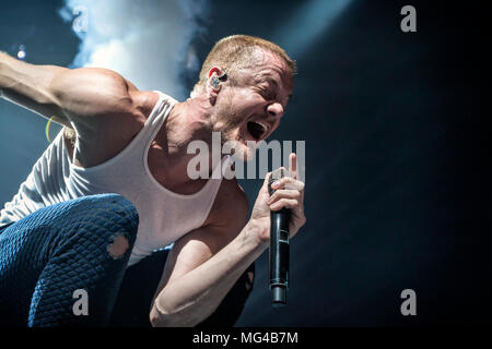 Norwegen, Oslo - April 25, 2018. Die US-amerikanische Rockband Drachen vorstellen, führt ein Live Konzert in Oslo Spektrum. Hier Sänger Dan Reynolds wird gesehen, live auf der Bühne. (Foto: Gonzales Foto - Terje Dokken). Stockfoto