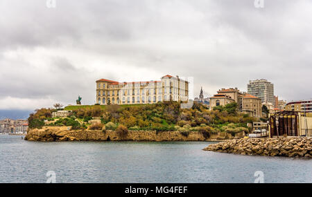 Palais du Pharo in Marseille wie vom Meer aus gesehen - Frankreich Stockfoto