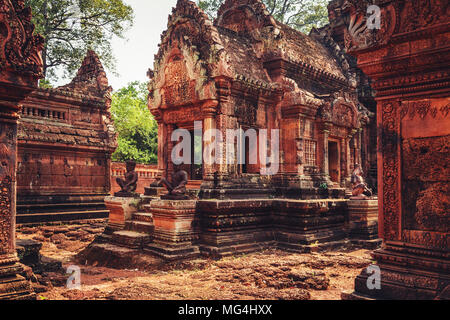 Banteay Srey - einzigartige Tempel aus rosa Sandstein. Angkor, Siem Reap, Kambodscha. Stockfoto