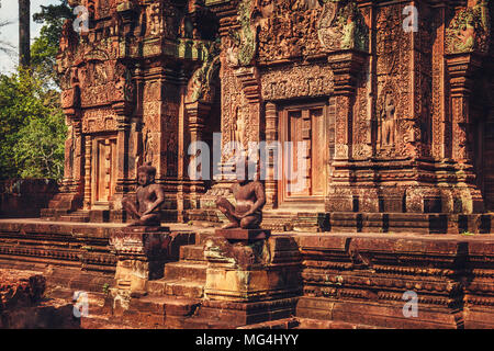 Banteay Srey - einzigartige Tempel aus rosa Sandstein. Angkor, Siem Reap, Kambodscha. Stockfoto