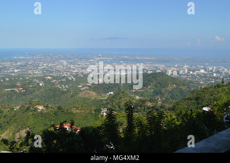 Die Schönheit von Cebu über der Busay Bergblick genießen. Stockfoto