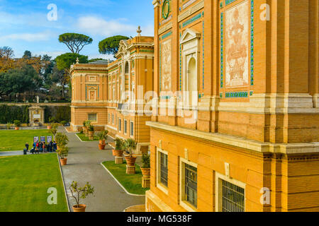 Rom, Italien, Januar - 2018 - Außenansicht der Vatikanischen Museen Bauwerke aus Hof Der pigna. Stockfoto