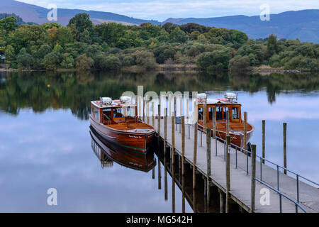 Lady Derwentwater und Princess Margaret Rose Kreuzer in Keswick Bootssteg im Morgengrauen des Derwent Water Nationalpark Lake District, Cumbria, England Stockfoto