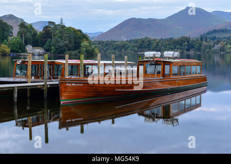 Lady Derwentwater und Princess Margaret Rose Kreuzer in Keswick Bootssteg im Morgengrauen des Derwent Water Nationalpark Lake District, Cumbria, England Stockfoto