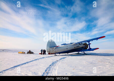 Flugzeug im Winter tundra Stockfoto