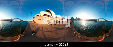 Dezember 2017 - SYDNEY: Sphärische 420 x 180 Grad Panorama: das Opernhaus von Sydney, Australien. Stockfoto