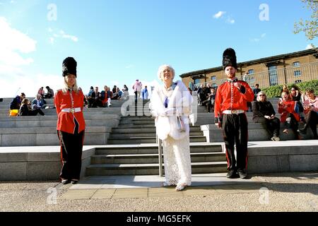 Whirlpool mit Royal lookalikes feiern Prinz Harry's Junggesellenabschied am 26. April 2018 Stockfoto