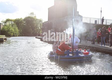 Whirlpool mit Royal lookalikes feiern Prinz Harry's Junggesellenabschied am 26. April 2018 Stockfoto