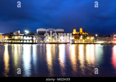 Die Aussicht über Brayford Pool, Lincoln, dargestellt am frühen Abend nach starkem Regen als weitere Gewitterwolken Ansatz Stockfoto