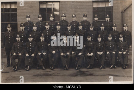 Echten photographische Postkarte zeigt eine Gruppe von Polizisten Stockfoto