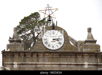 Mosset ist ein kleines Dorf, das hoch auf einem Hügel in den Pyrénées-Orientales Abteilung in Süd frankreich. Stockfoto