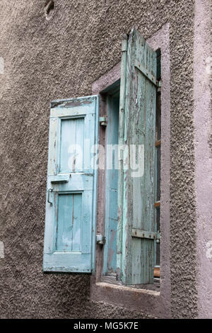 Mosset ist ein kleines Dorf, das hoch auf einem Hügel in den Pyrénées-Orientales Abteilung in Süd frankreich. Stockfoto
