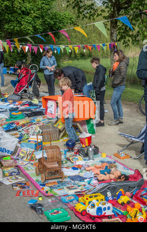 Verkauf von alten Sachen auf Kingsday Amsterdam Stockfoto