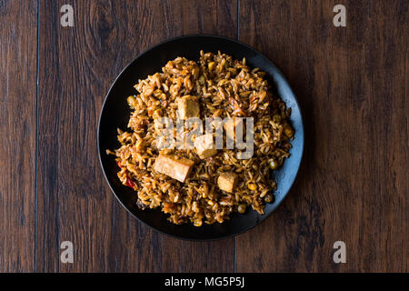Veggie gebratener Reis mit Tofu/Pilav Reis oder pilaw. Traditionelle Speisen. Stockfoto
