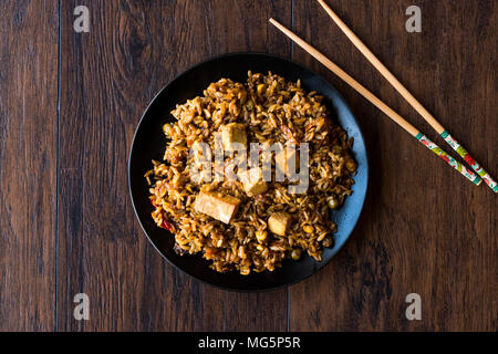 Veggie gebratener Reis mit Tofu/Pilav Reis oder pilaw. Traditionelle Speisen. Stockfoto