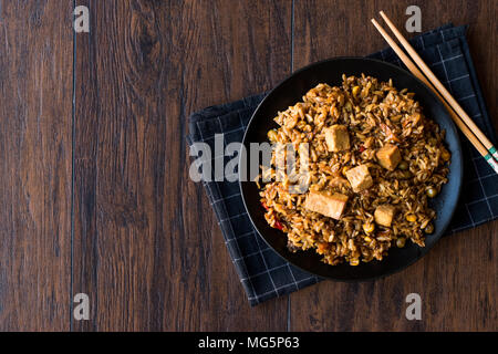 Veggie gebratener Reis mit Tofu/Pilav Reis oder pilaw. Traditionelle Speisen. Stockfoto