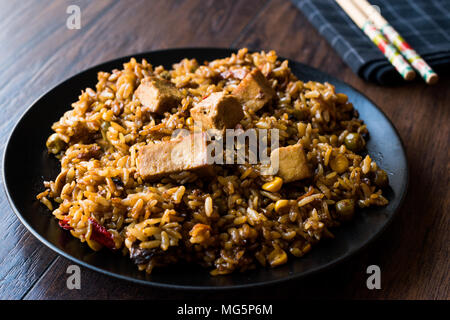 Veggie gebratener Reis mit Tofu/Pilav Reis oder pilaw. Traditionelle Speisen. Stockfoto