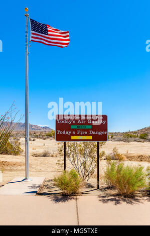 Luftqualität und Fire Warnschild in Joshua Tree National Park, Kalifornien, USA Stockfoto